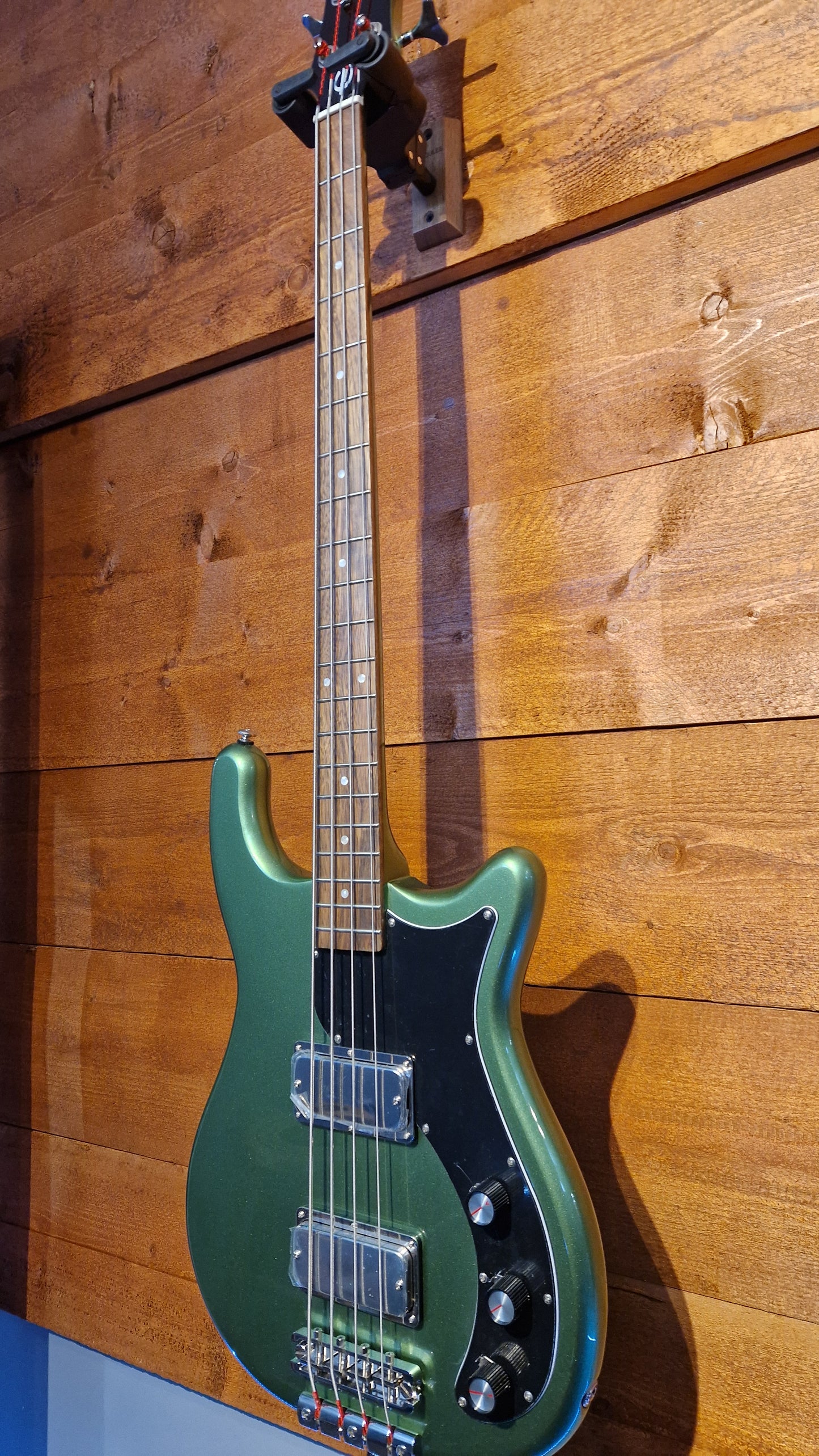 Epiphone Embassy Bass; Wanderlust Green Metallic