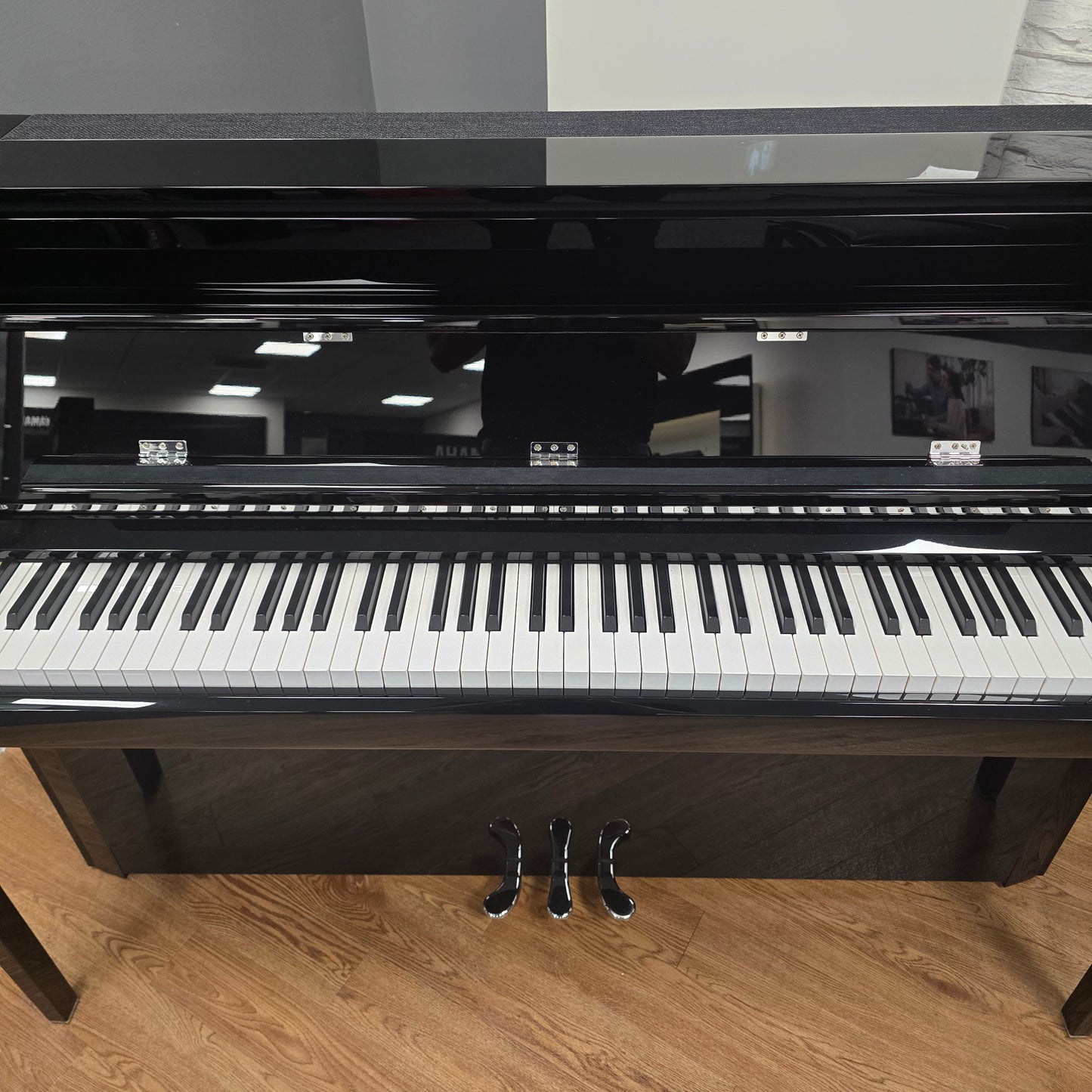 Kawai NV5S Hybrid Piano Incl Matching Stool; Serial No: G787649 | Ex-Display