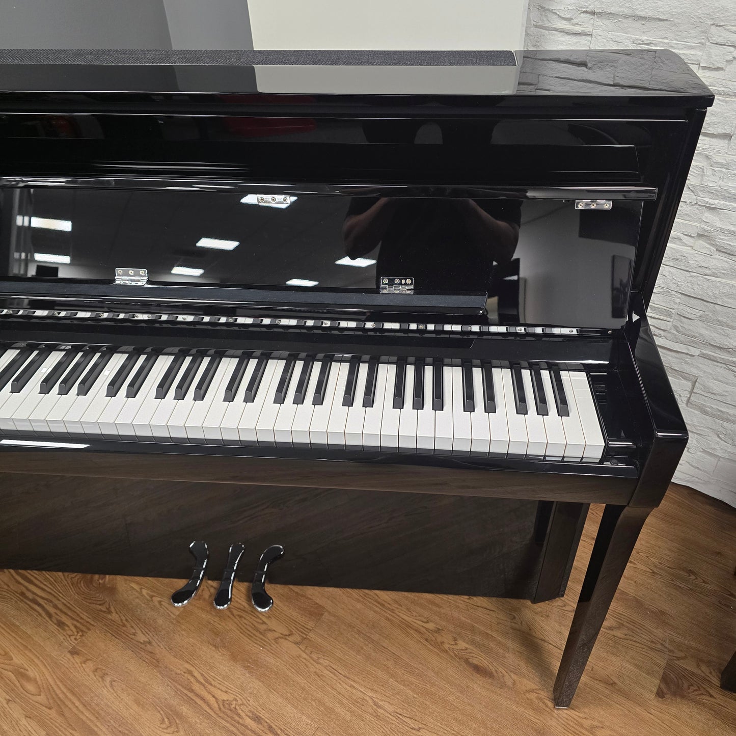 Kawai NV5S Hybrid Piano Incl Matching Stool; Serial No: G787649 | Ex-Display