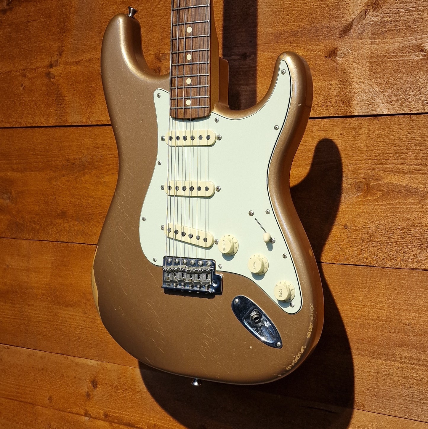Fender Vintera 60s Road Worn Stratocaster; Firemist Gold: Serial No: MX20178095 | Second Hand