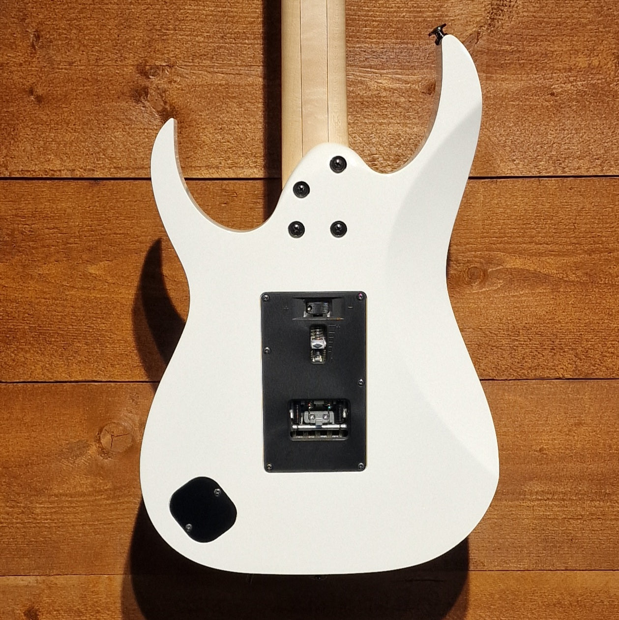 Ibanez Prestige RG2550Z; White Pearl Metallic: Serial Number: F0906379 | Second Hand