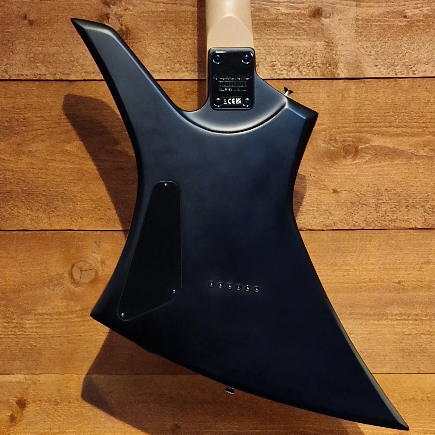 Jackson Kelly JS32T Electric Guitar + SD Black Winter; Satin Black: Serial Number: CWJ25014725 | Second Hand