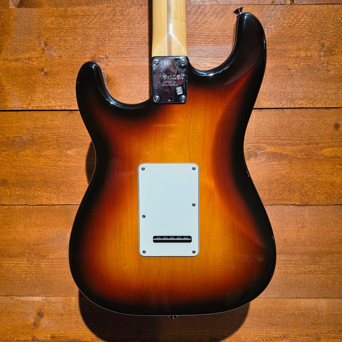 Fender American Standard Stratocaster; 3 Tone Sunburst: Serial No: Z9394962 | Second Hand