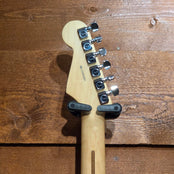 Fender American Standard Stratocaster; 3 Tone Sunburst: Serial No: Z9394962 | Second Hand