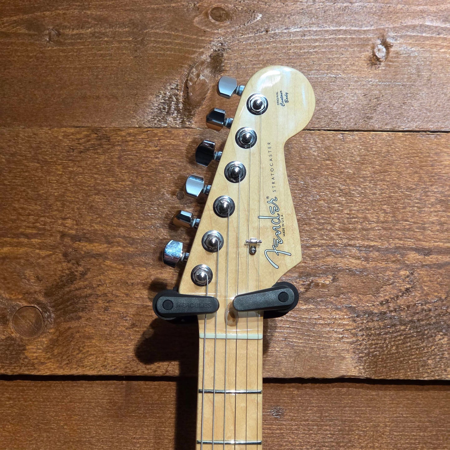Fender American Standard Stratocaster; 3 Tone Sunburst: Serial No: Z9394962 | Second Hand