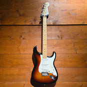 Fender American Standard Stratocaster; 3 Tone Sunburst: Serial No: Z9394962 | Second Hand