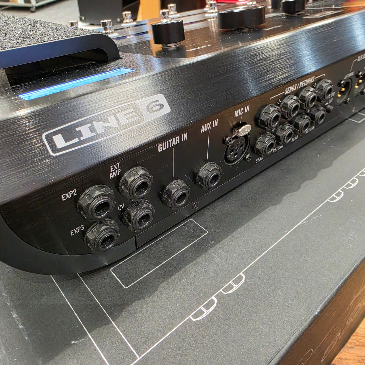 Line 6 Helix Floor Amp and Multi-Effects Guitar Pedal | Second Hand