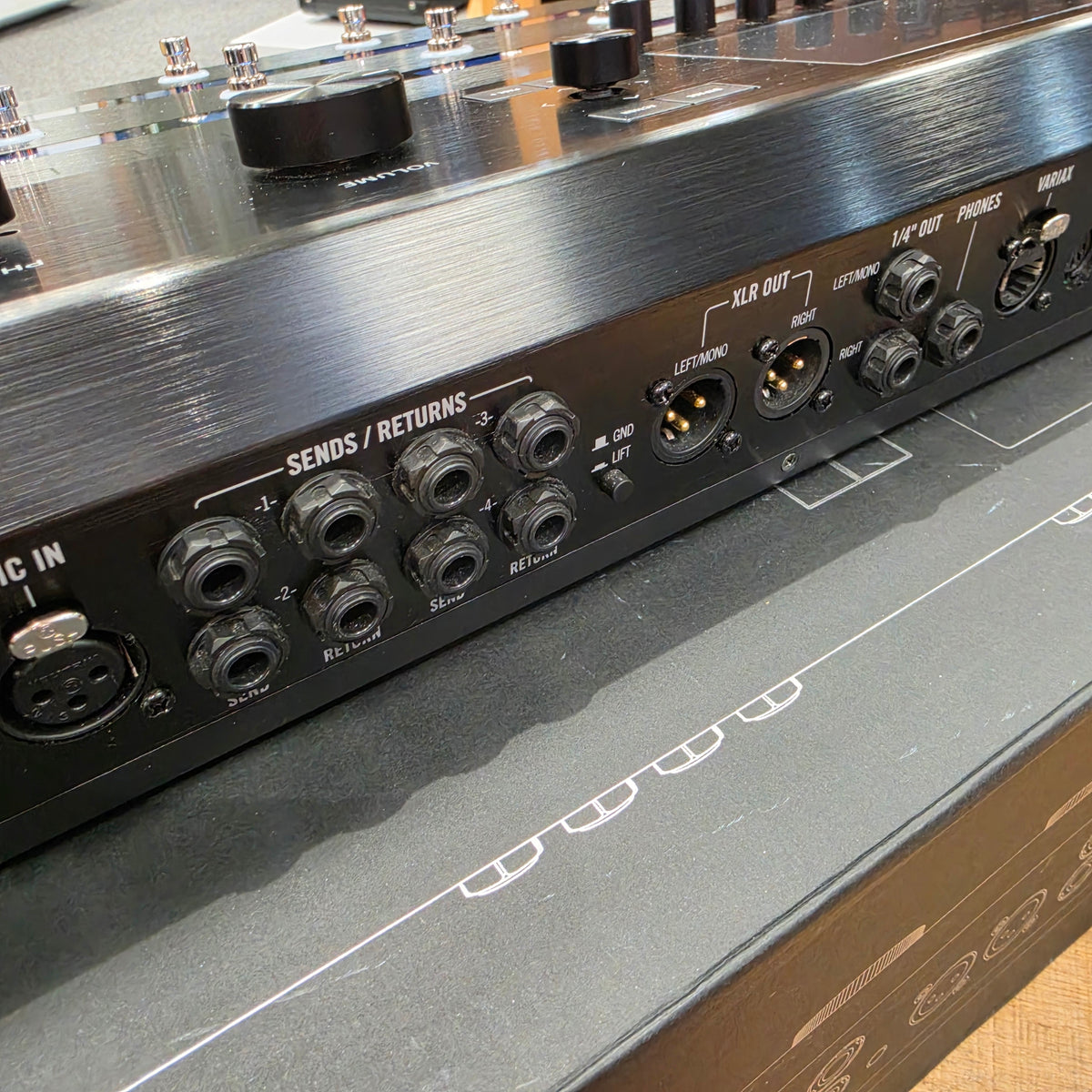 Line 6 Helix Floor Amp and Multi-Effects Guitar Pedal | Second Hand