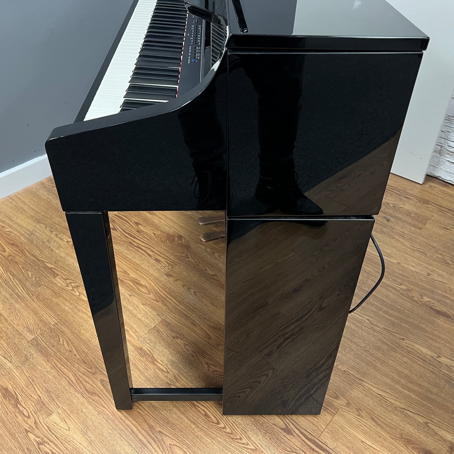 Second Hand Yamaha CLP370 Digital Piano; Polished Ebony with Matching Piano Stool: Serial No: BCQZ01037