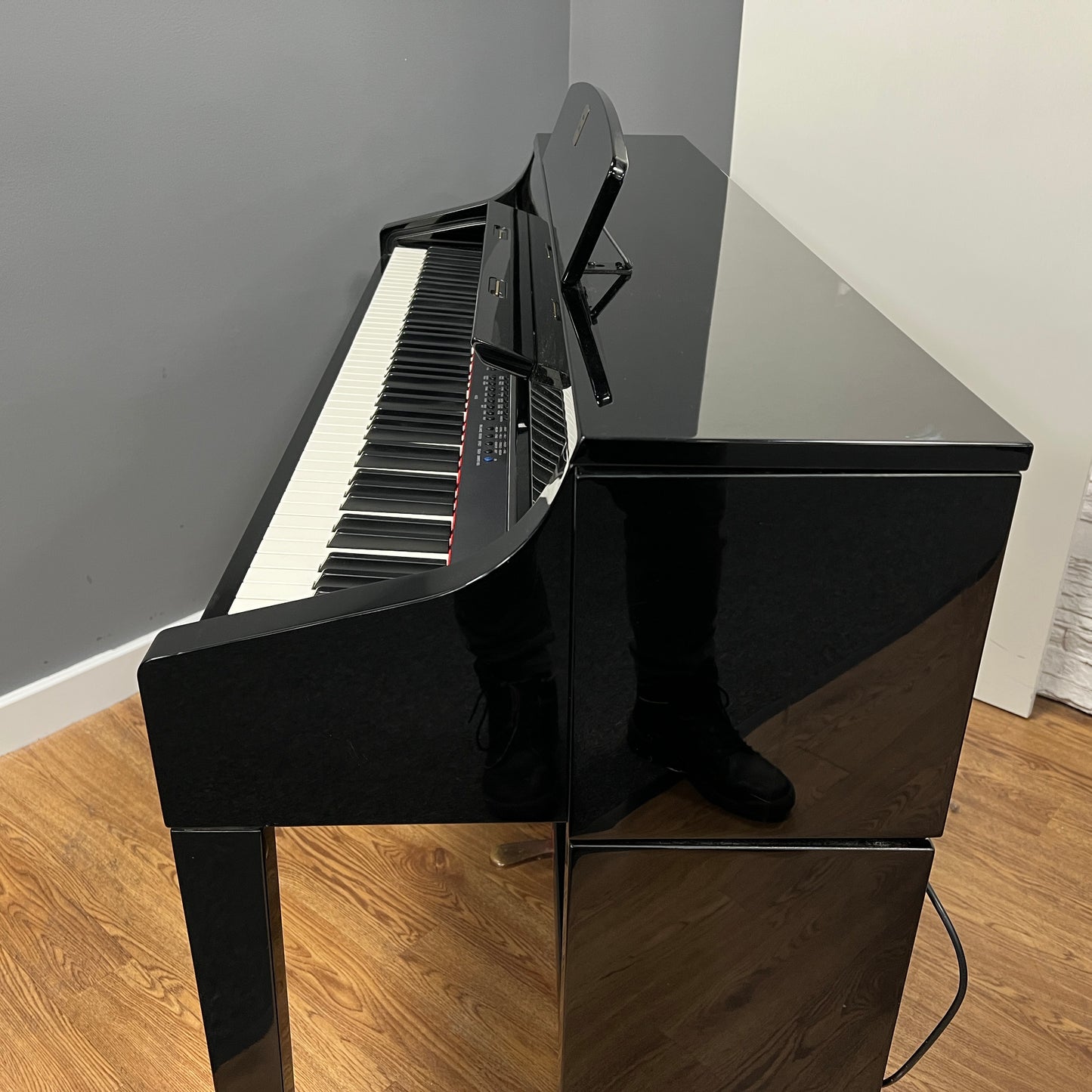 Second Hand Yamaha CLP370 Digital Piano; Polished Ebony with Matching Piano Stool: Serial No: BCQZ01037