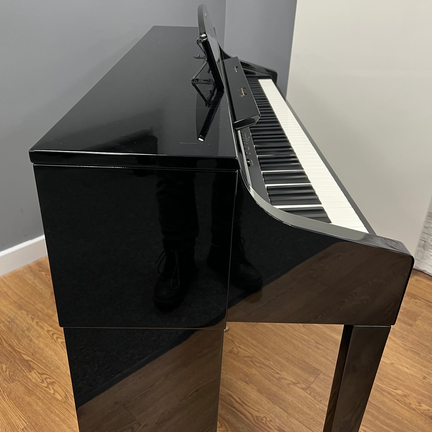 Second Hand Yamaha CLP370 Digital Piano; Polished Ebony with Matching Piano Stool: Serial No: BCQZ01037