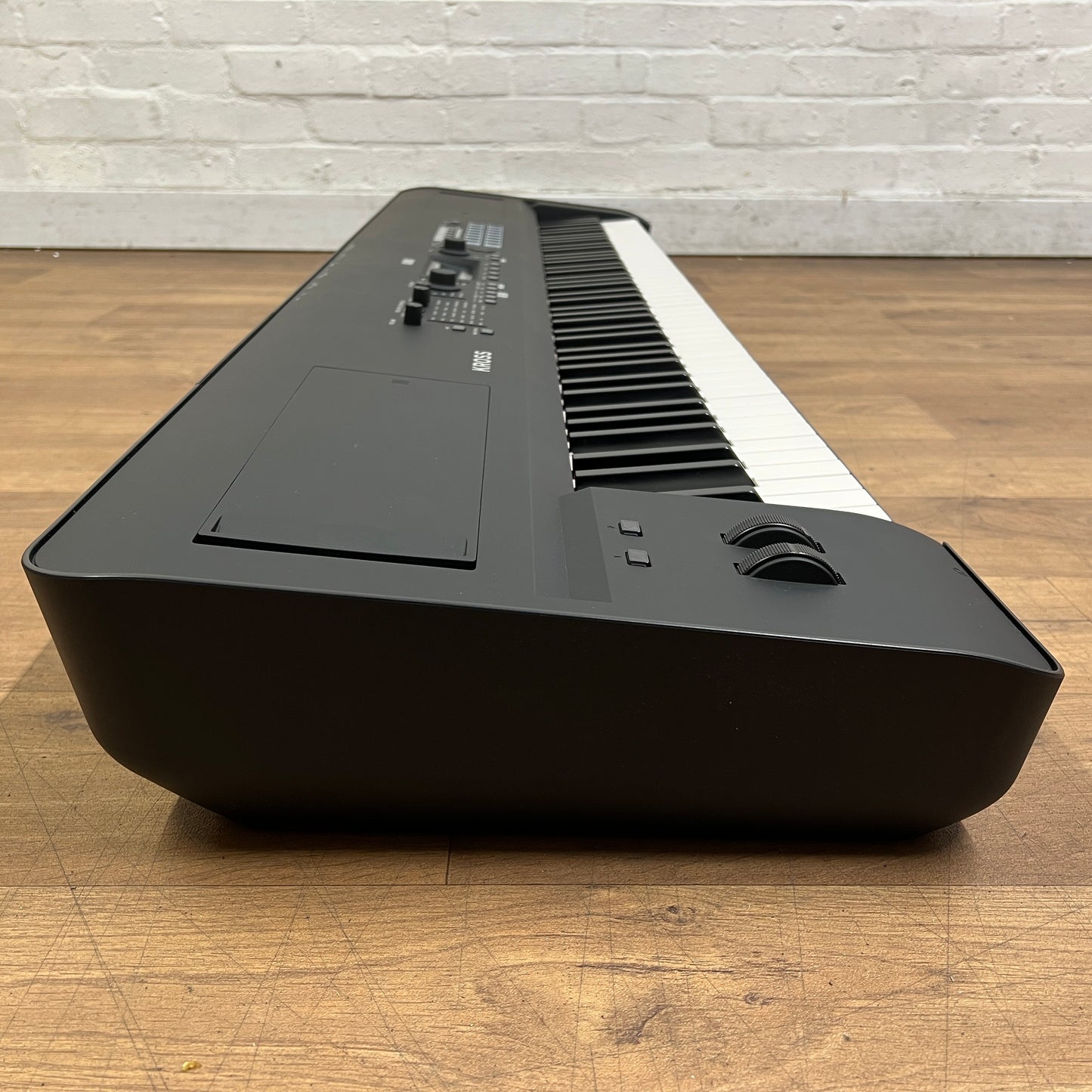Korg Kross 2 88 Key Synthesizer Workstation, Matt Black; Serial No: 9065 | B Stock