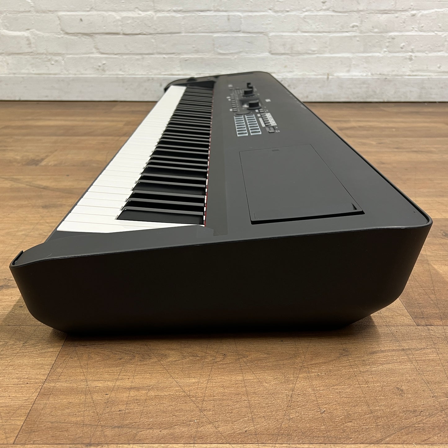 Korg Kross 2 88 Key Synthesizer Workstation, Matt Black; Serial No: 9065 | B Stock