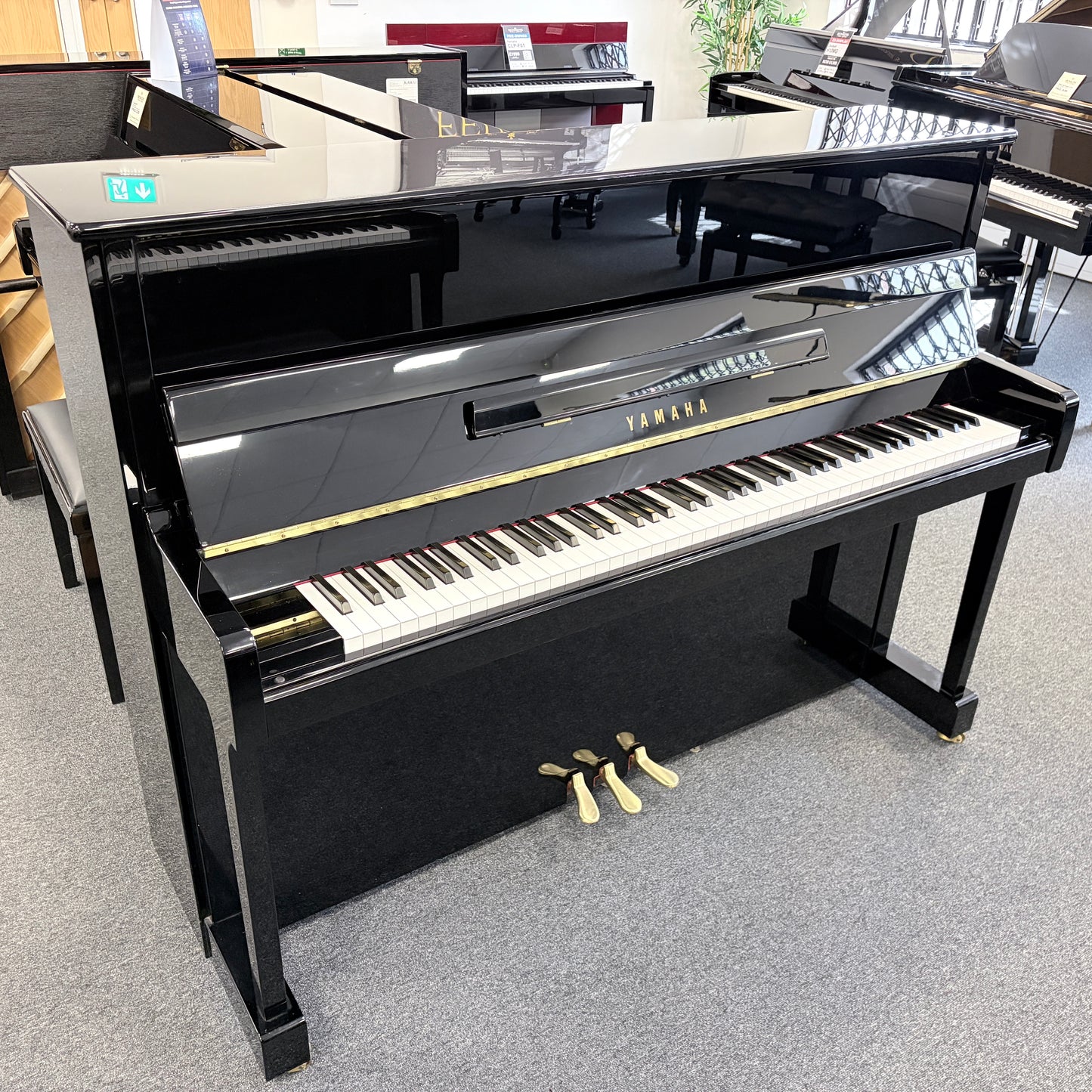 Yamaha P116G Upright Piano in Polished Ebony: Serial No: J32314998 | Second Hand