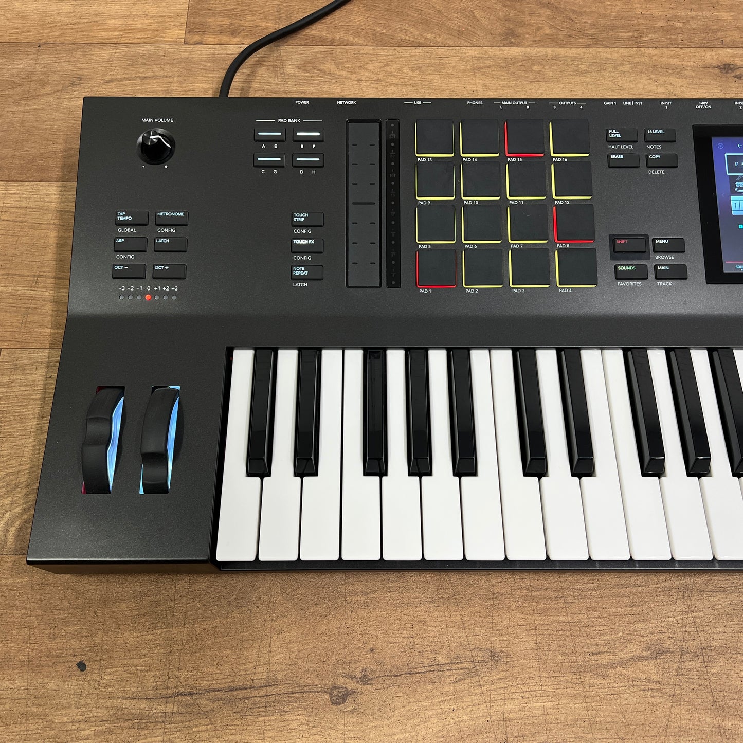 Akai MPC Key 61 keyboard; Serial No: A12211251709298 | Second Hand
