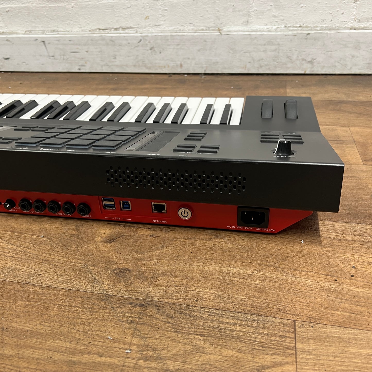 Akai MPC Key 61 keyboard; Serial No: A12211251709298 | Second Hand