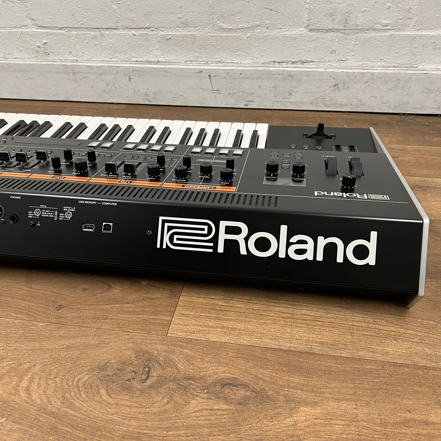 Roland Jupiter X; Serial No: Z2Q4321 | Second Hand