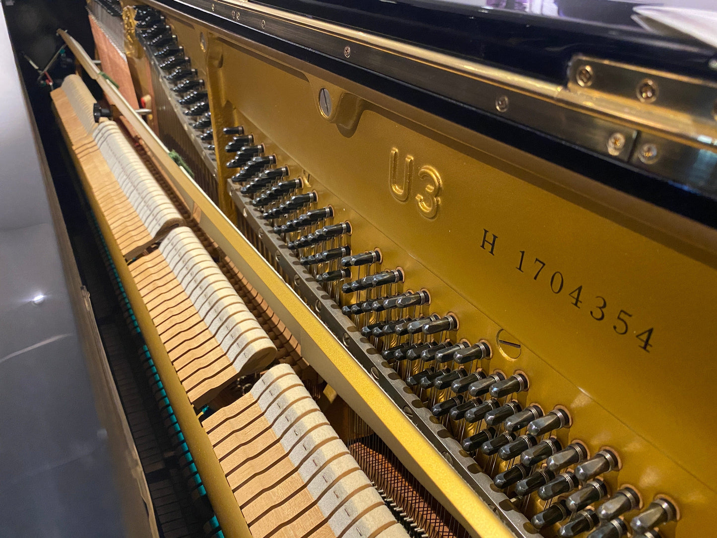 Yamaha Certified Reconditioned U3 Upright Piano; Polished Ebony: Serial No: H1704354