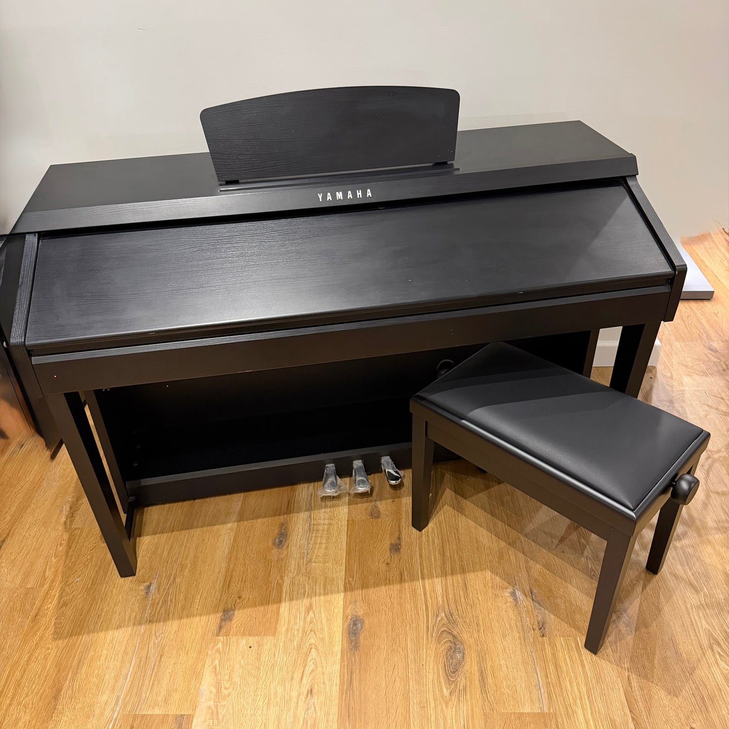 Yamaha CVP601 Black Digital Piano with Matching Stool; Serial No: BCTM01015 | Second Hand
