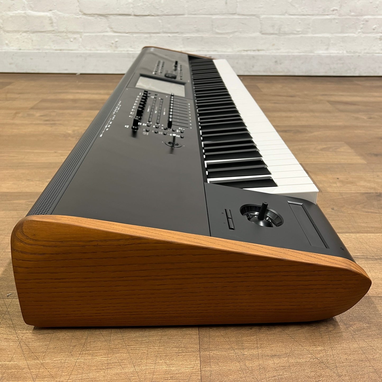 Korg Kronos 2 88 Workstation Keyboard; Serial No: 209256 | Second Hand