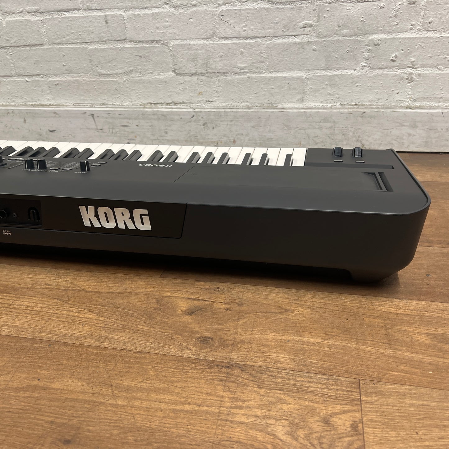 Korg Kross 2 88 Key Synthesizer Workstation, Matt Black; Serial No: 9065 | Second Hand