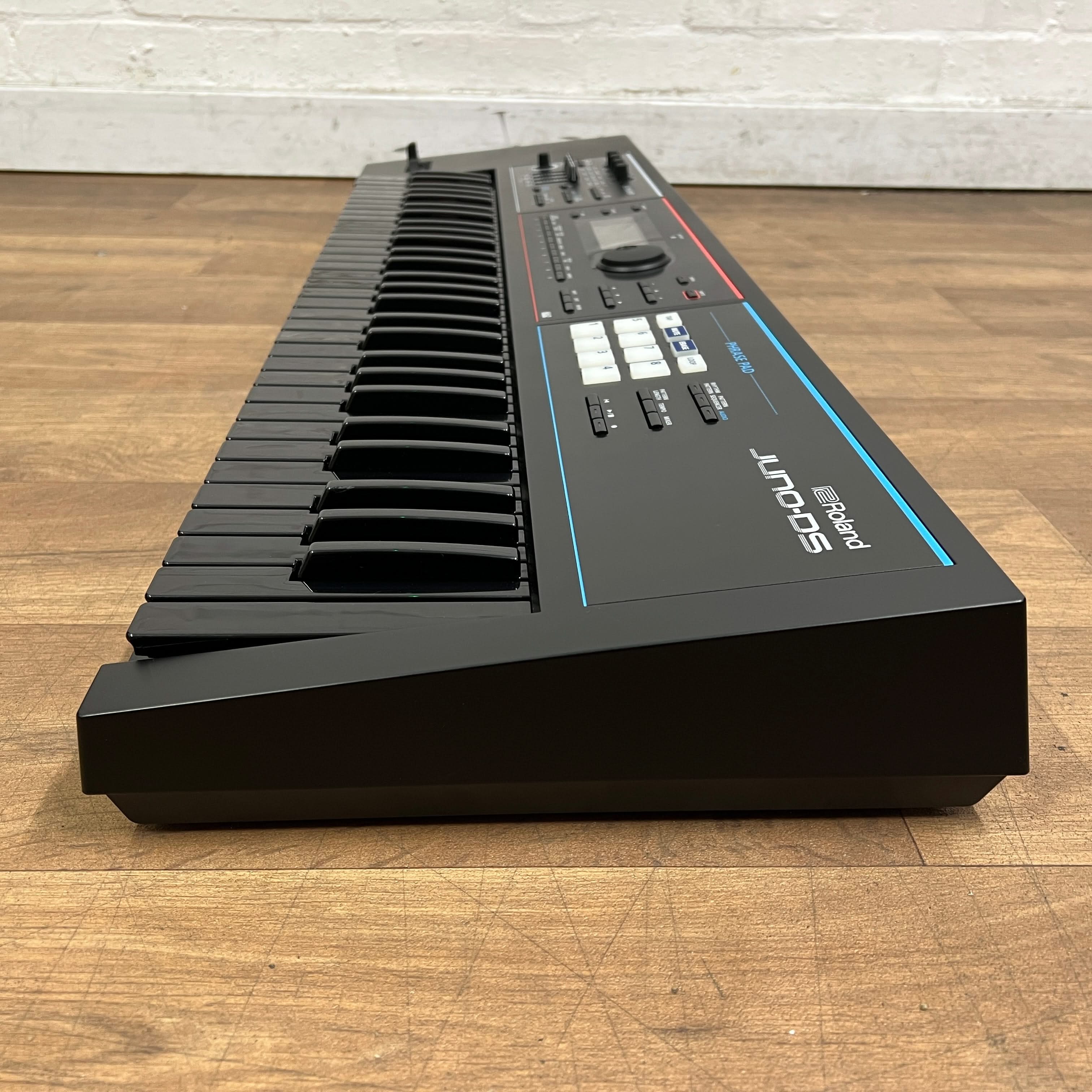 Roland JUNO-DS 61B 黒 数量限定 ブラックモデル】 Roland JUNO-DS61B 61鍵盤