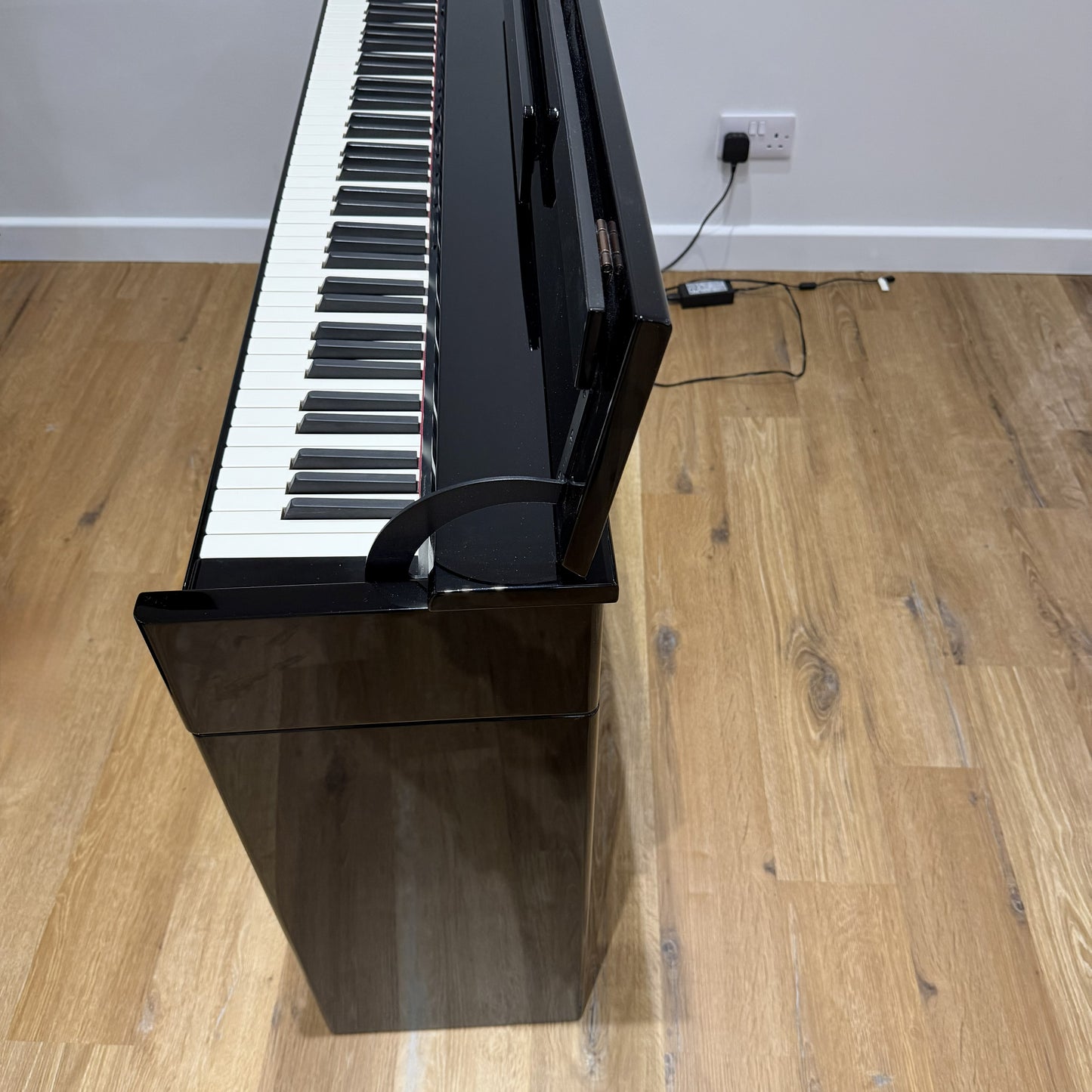 Roland DP990RF Polished Ebony Digital Piano, Inc Maching Stool; Serial No: Z4B4795 | Second Hand
