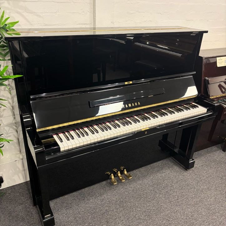 Yamaha U3 Upright Piano in Polished Black: Serial No: H2518401 | Second Hand