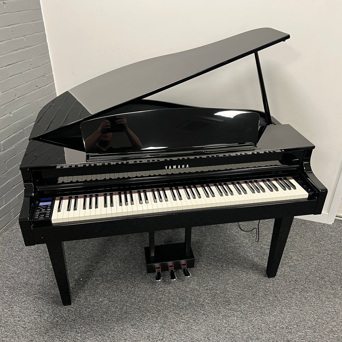 Yamaha CLP565GP Digital Grand Piano, Polished Ebony; Serial No: BCWP01010 | Second Hand