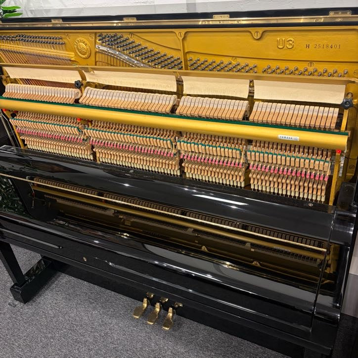 Yamaha U3 Upright Piano in Polished Black: Serial No: H2518401 | Second Hand