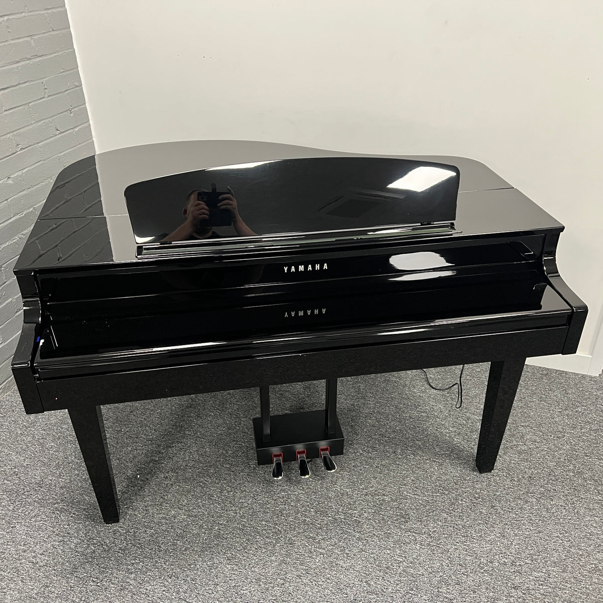 Yamaha CLP565GP Digital Grand Piano, Polished Ebony; Serial No: BCWP01010 | Second Hand