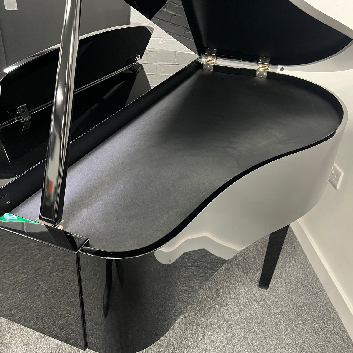 Yamaha CLP565GP Digital Grand Piano, Polished Ebony; Serial No: BCWP01010 | Second Hand
