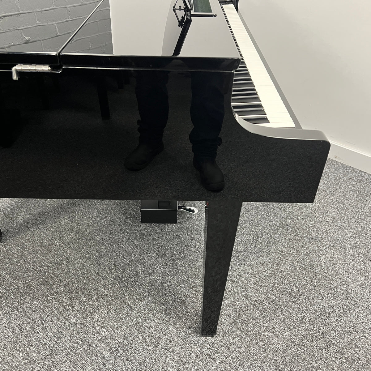 Yamaha CLP565GP Digital Grand Piano, Polished Ebony; Serial No: BCWP01010 | Second Hand