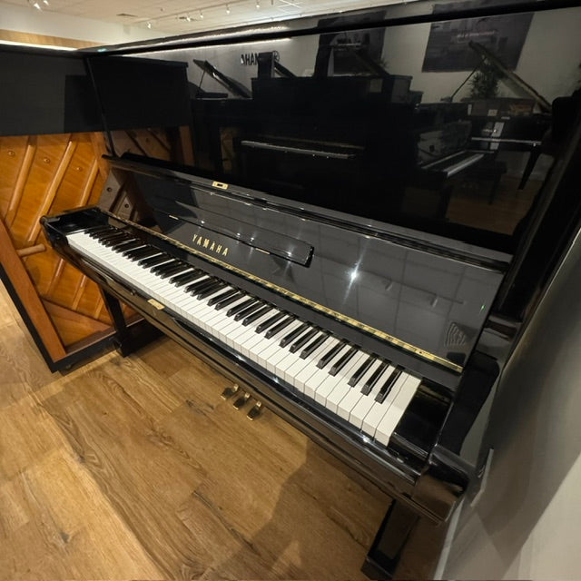 Yamaha U3 Upright Piano in Polished Black: Serial No: H2136990 | Second Hand
