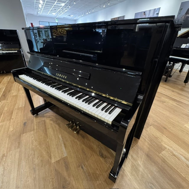 Yamaha U10 B1 Upright Piano in Polished Black: Serial No: 4391720 | Second Hand