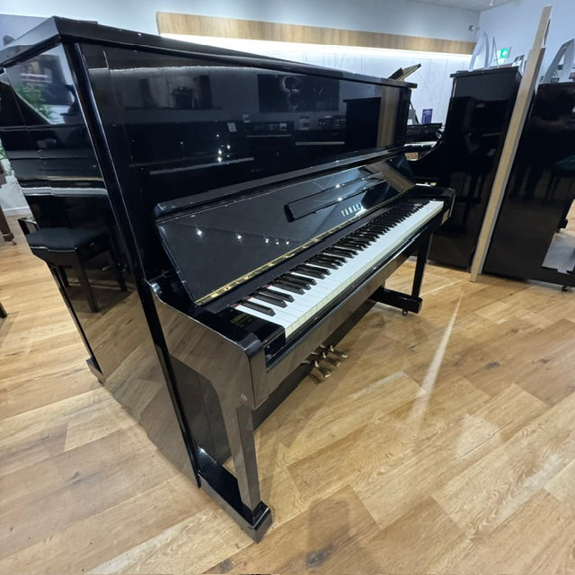 Yamaha U10 B1 Upright Piano in Polished Black: Serial No: 4391720 | Second Hand