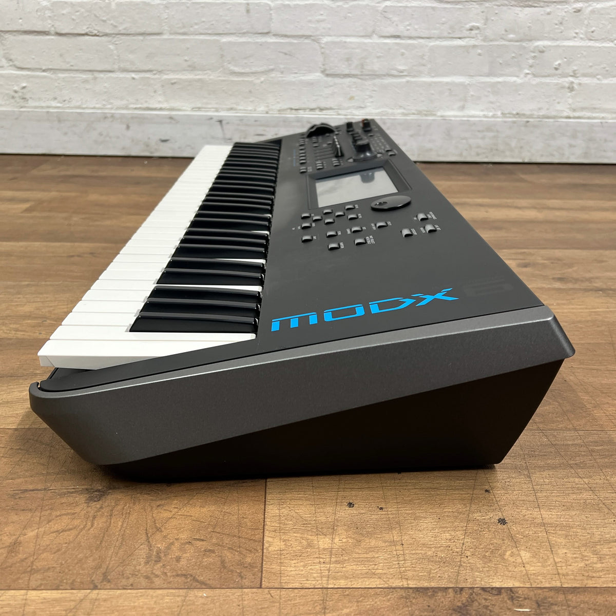 Yamaha MODX6 Synthersizer Keyboard; Serial No: BBZH01015 | Second Hand