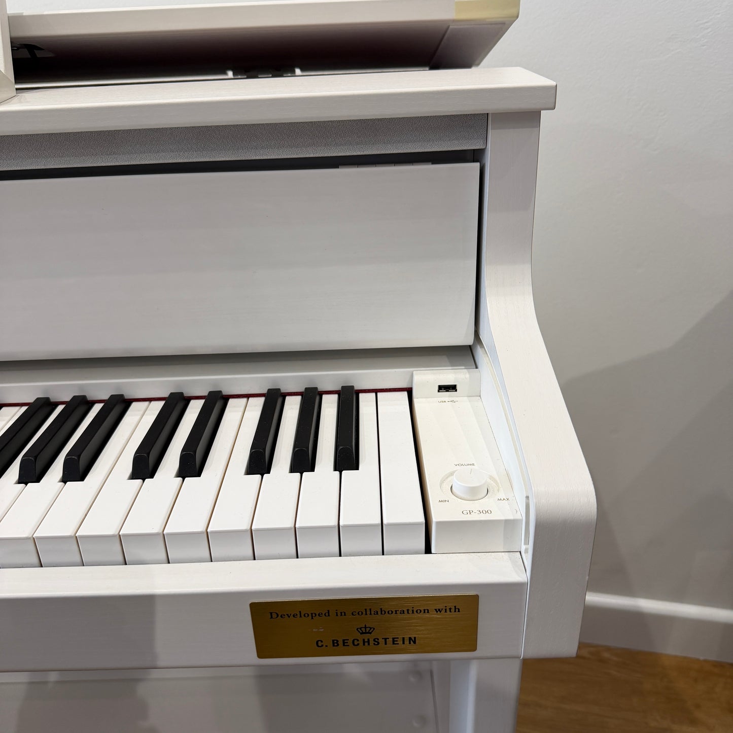 Casio GP300 Digital Piano White,  With Matching Stool: Serial No: 935BDC591007864 | Second Hand