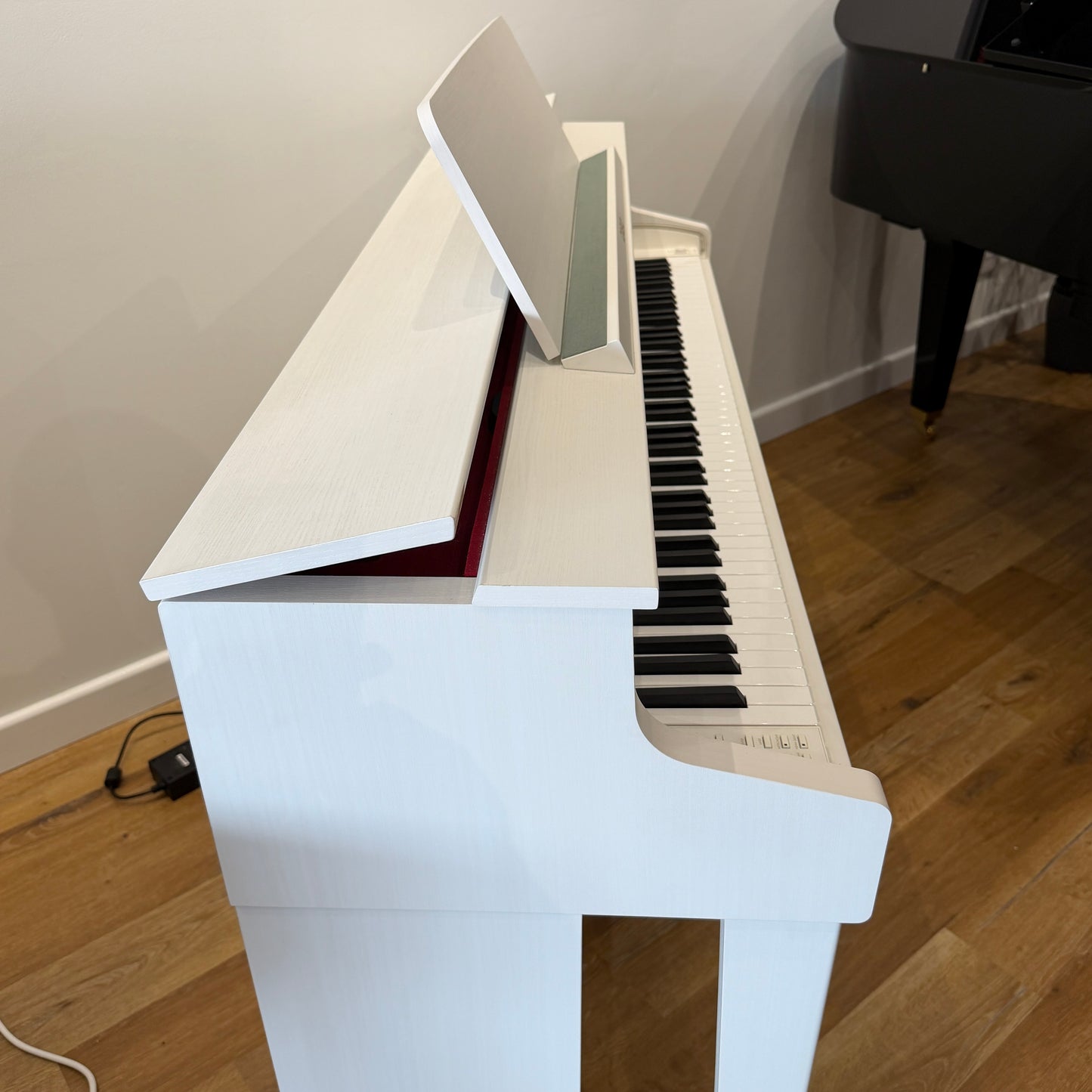 Casio GP300 Digital Piano White,  With Matching Stool: Serial No: 935BDC591007864 | Second Hand