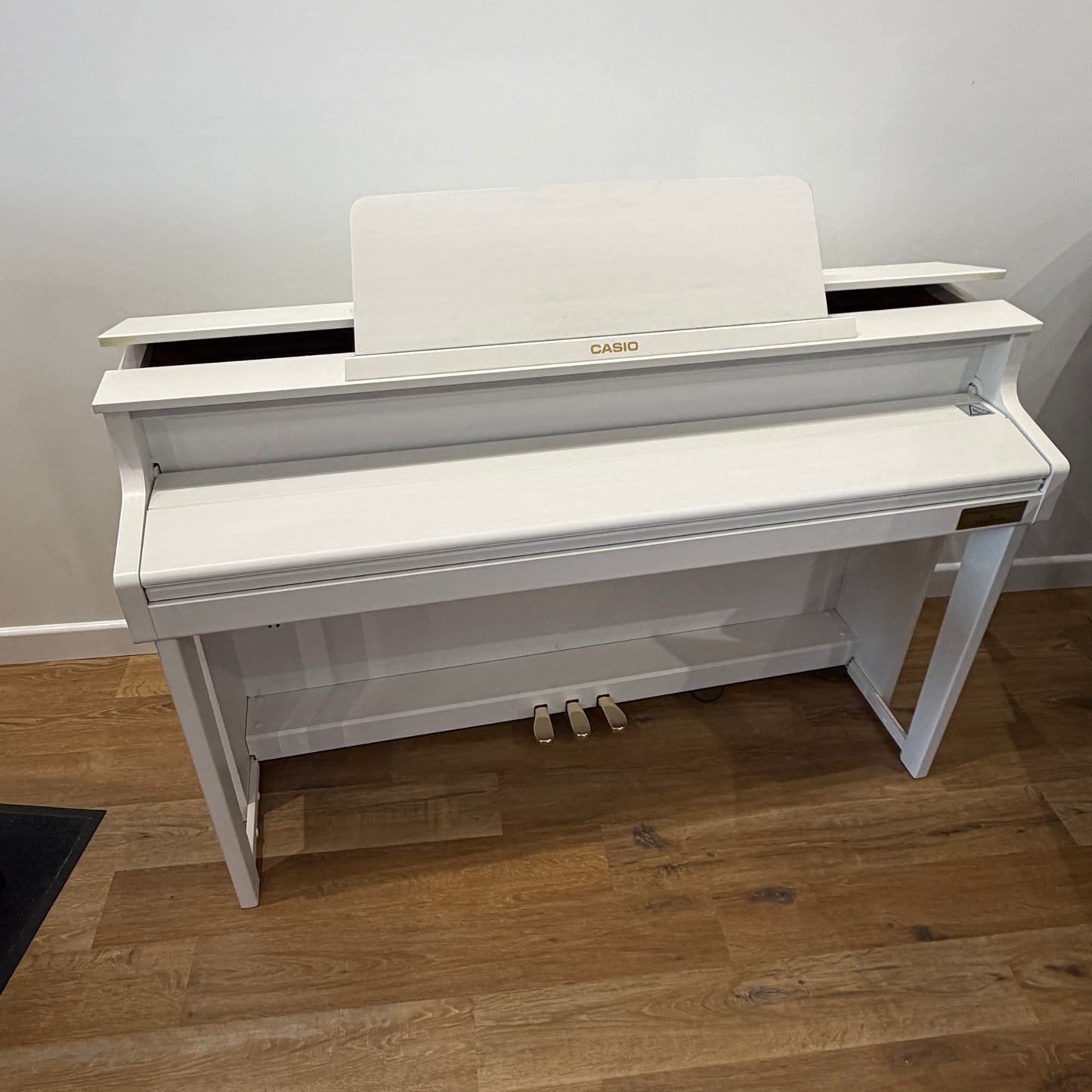 Casio GP300 Digital Piano White,  With Matching Stool: Serial No: 935BDC591007864 | Second Hand