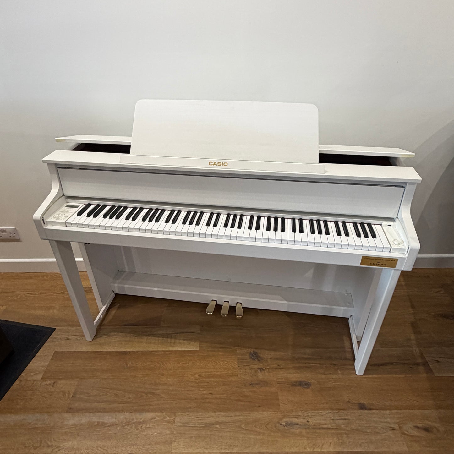 Casio GP300 Digital Piano White,  With Matching Stool: Serial No: 935BDC591007864 | Second Hand