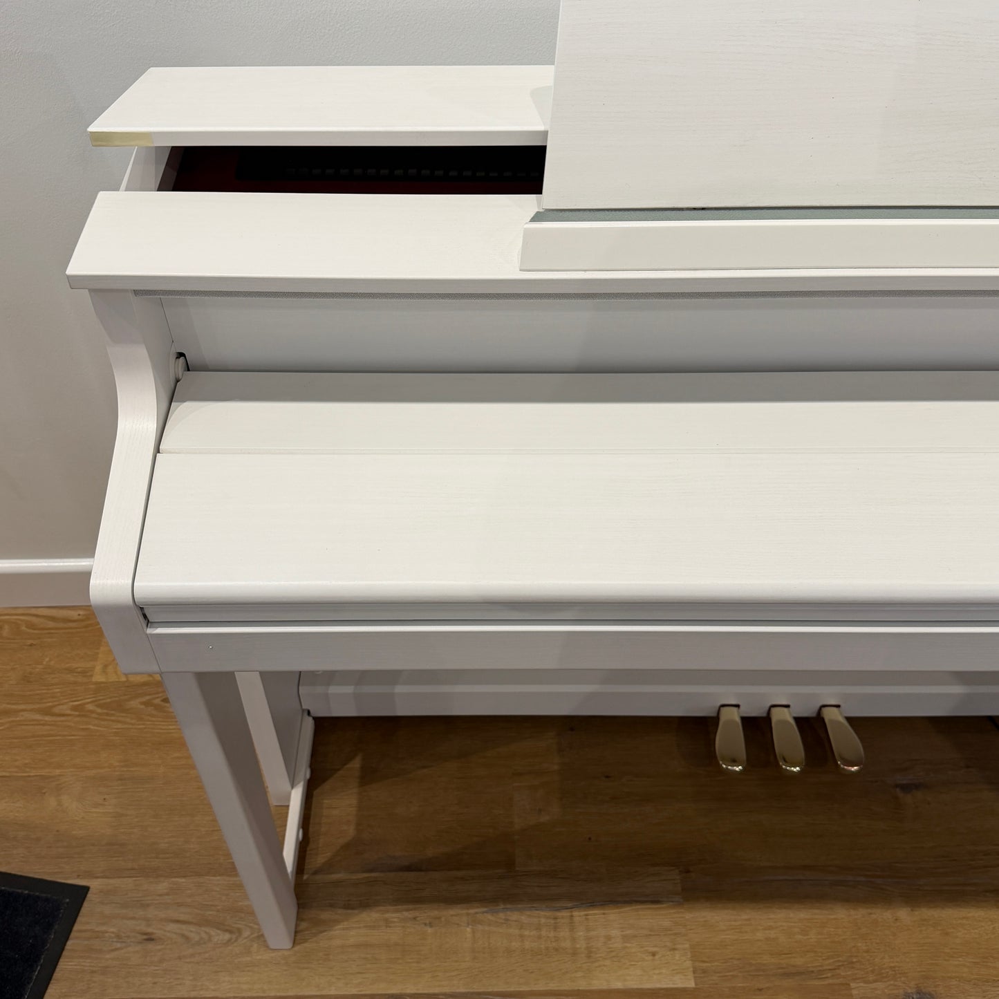 Casio GP300 Digital Piano White,  With Matching Stool: Serial No: 935BDC591007864 | Second Hand