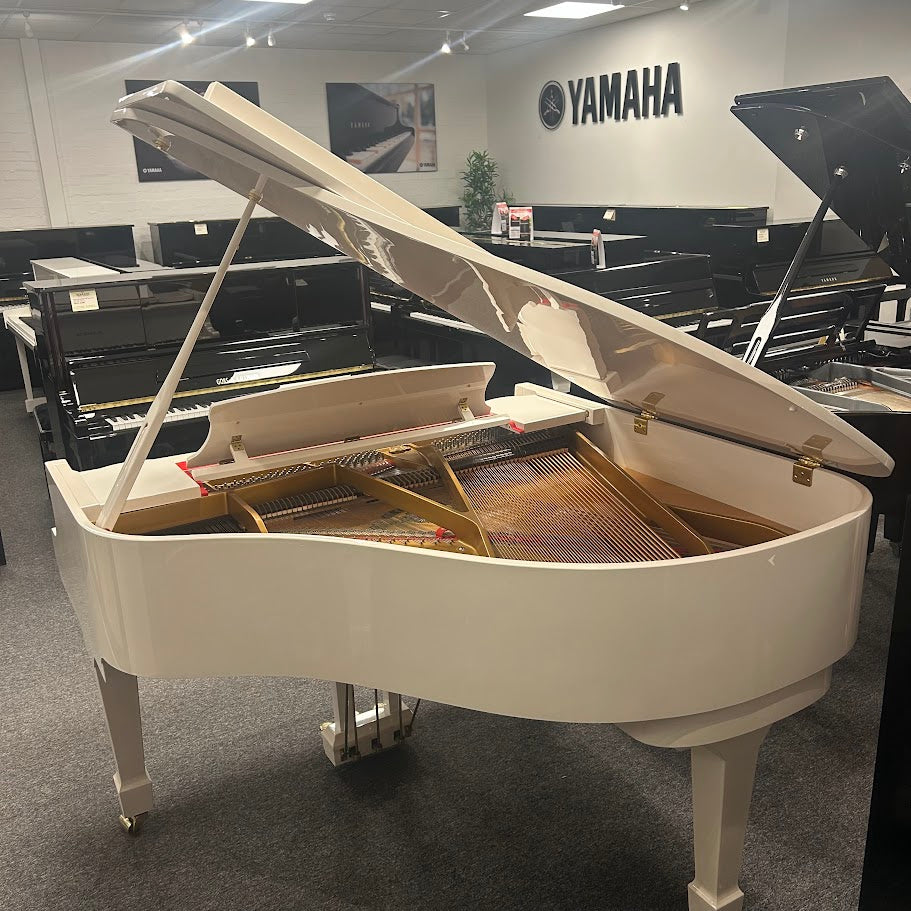 Samick SG155 Grand Piano in Polished White: Serial No: IMFG0547 | Second Hand