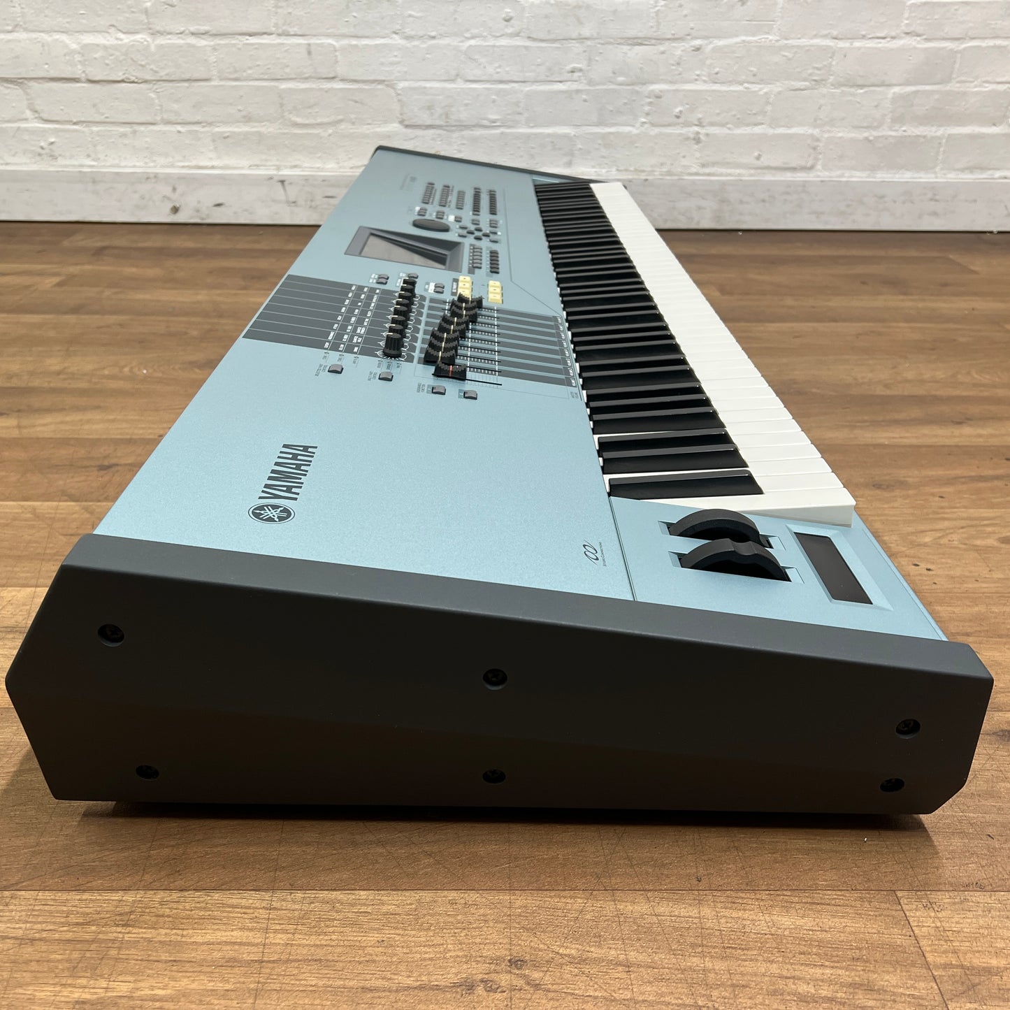 Yamaha MOTIF XS8 Workstation Synth; Serial No: GBRANL01007 | Second Hand