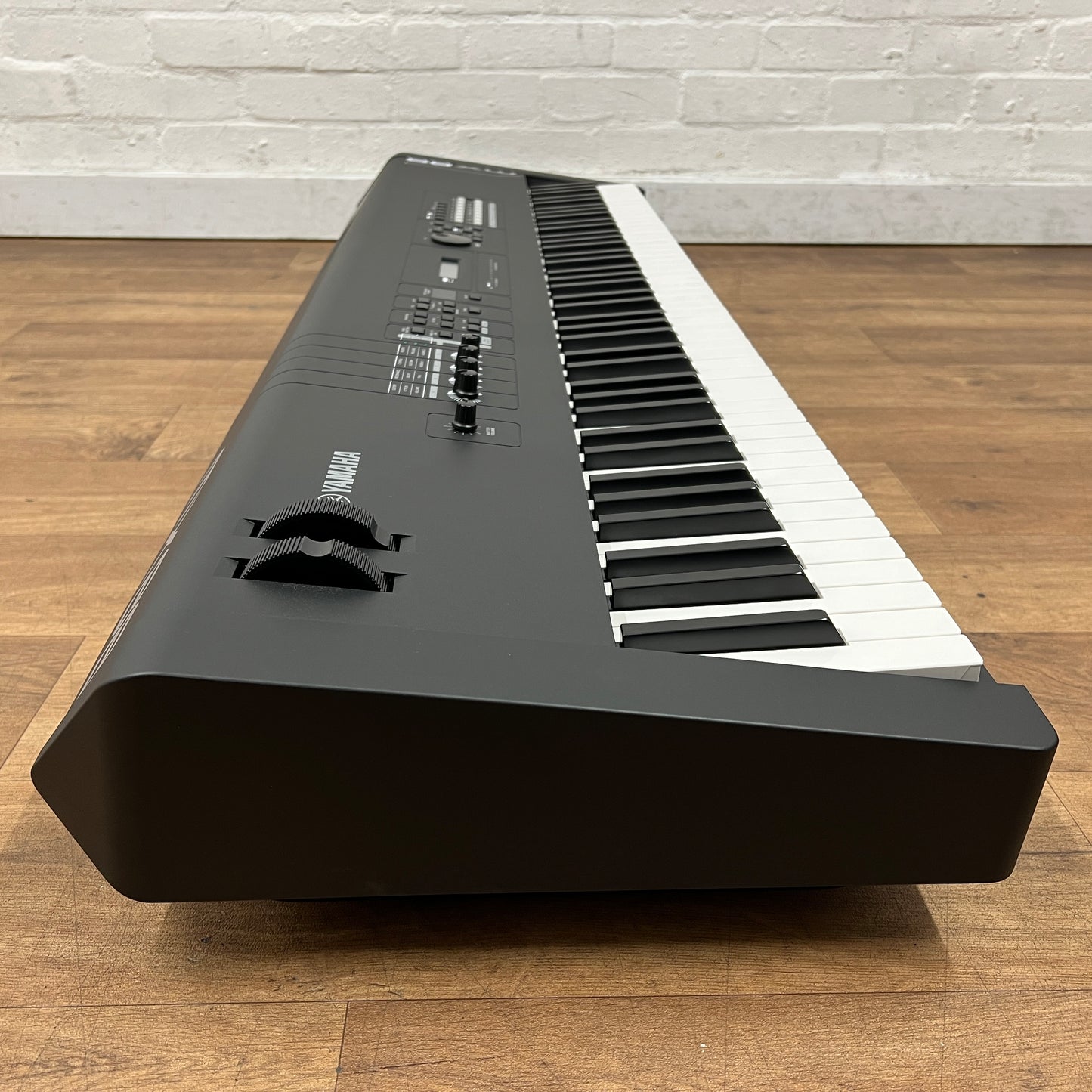 Yamaha MX88 88 Note Synthesizer Keyboard; Black: Serial No: BBDM01002 | Second Hand