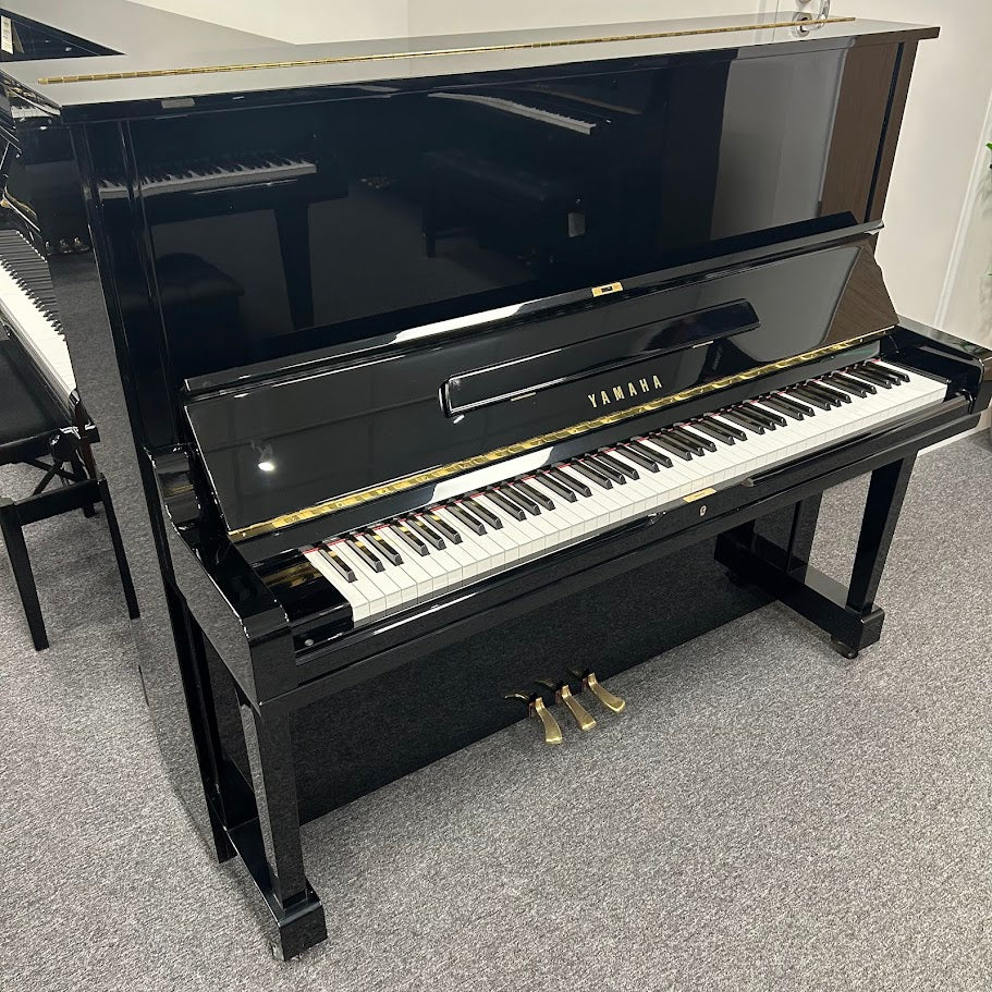 Yamaha U3FS Upright Piano; Polished Ebony: Serial No: 5225757 | Second Hand