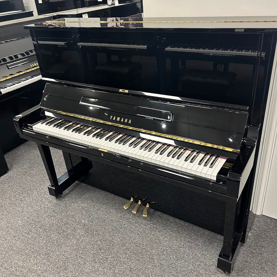 Yamaha U3FS Upright Piano; Polished Ebony: Serial No: 5225757 | Second Hand
