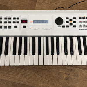 Second Hand Yamaha MX61 Synth; White: Serial No: BBWN01003