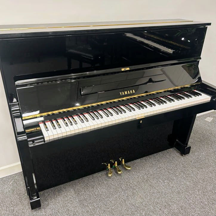 Yamaha U1 Upright Piano; Polished Ebony: Serial No: 667667 | Reconditioned