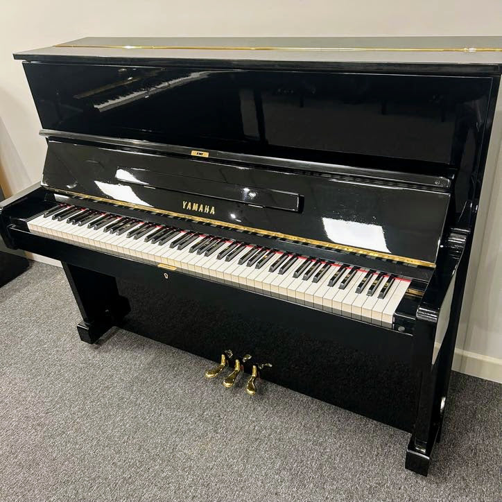 Yamaha U1 Upright Piano; Polished Ebony: Serial No: 667667 | Reconditioned